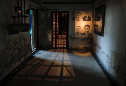 aptopix-romania-prison-art-show-81849